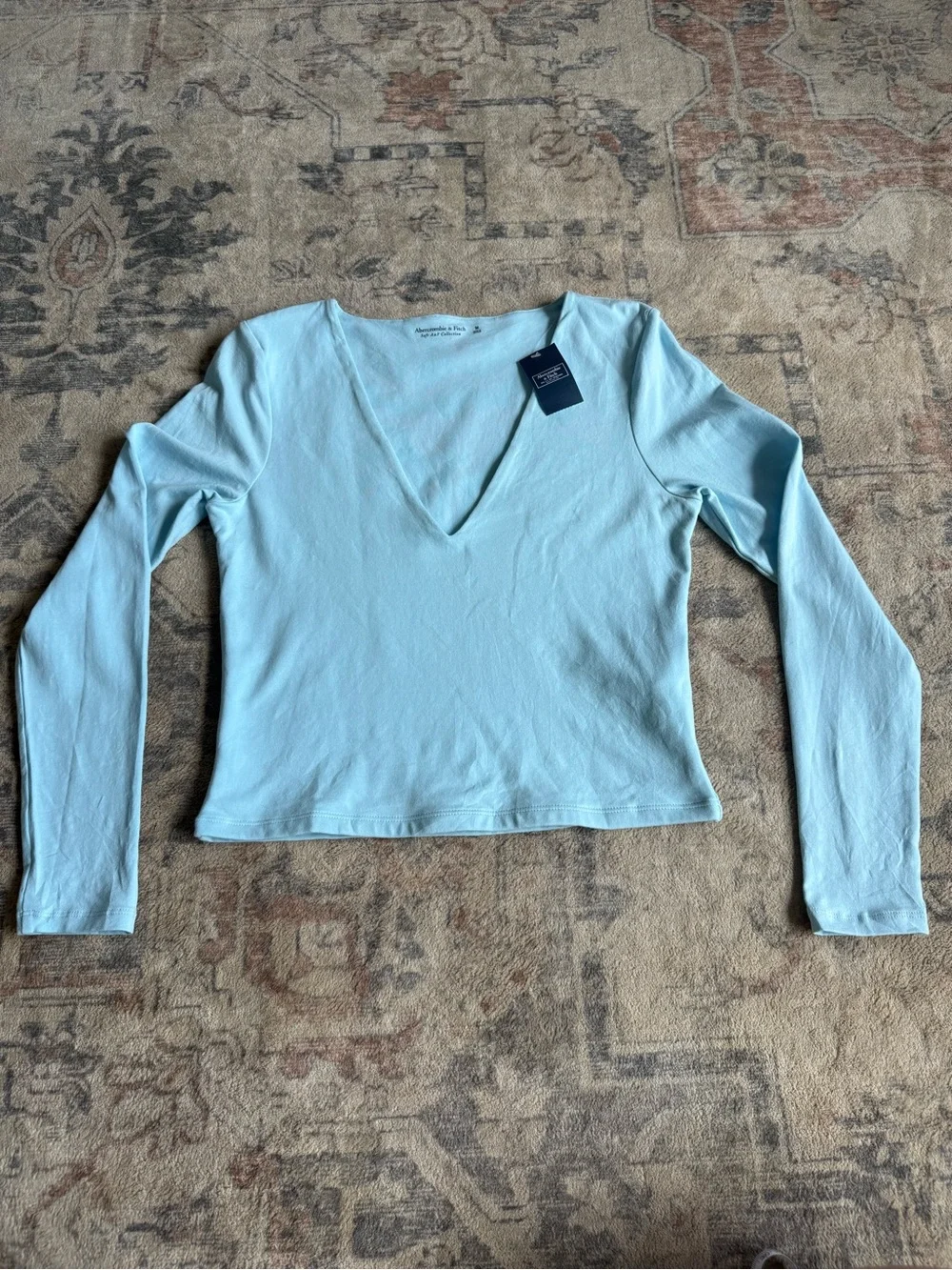 Abercrombie & Fitch Long Sleeve V-Neck Top – Light Blue - Picture 3 of 8